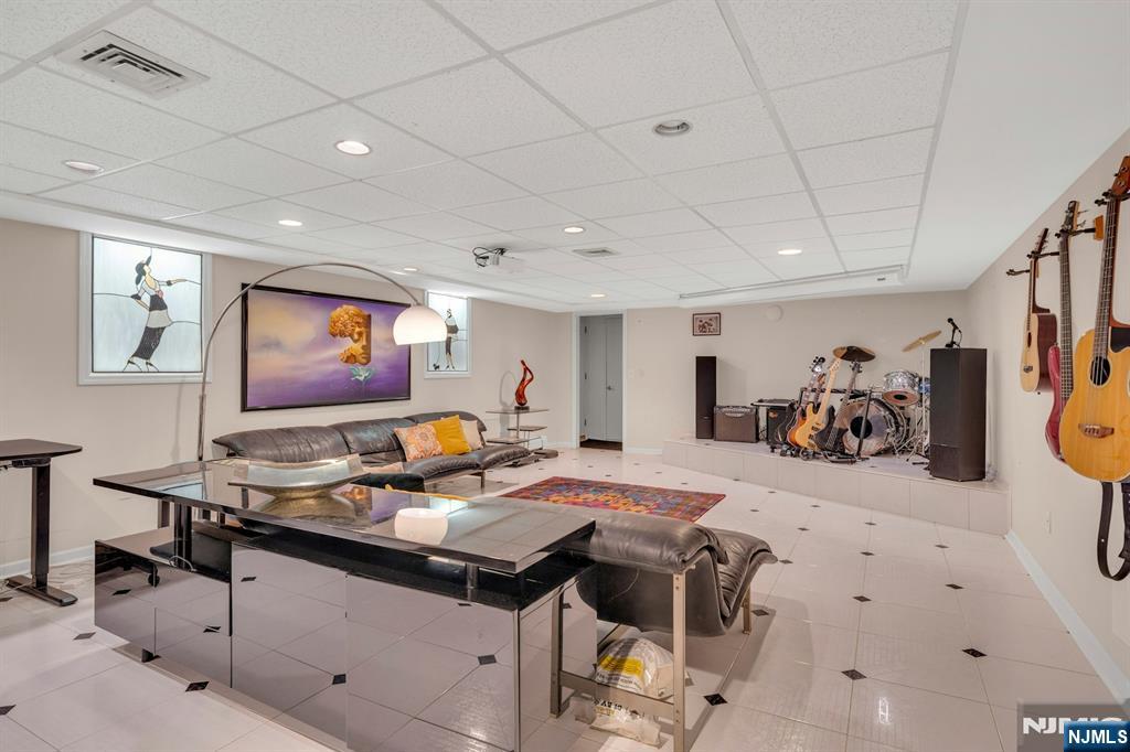 565 Faletti Way