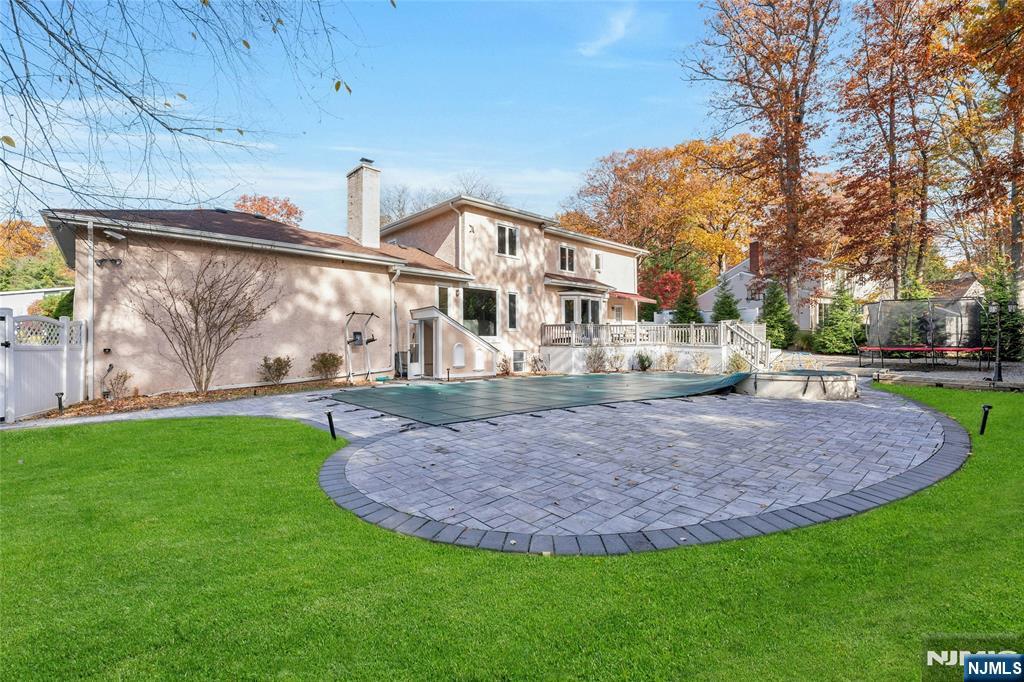 565 Faletti Way