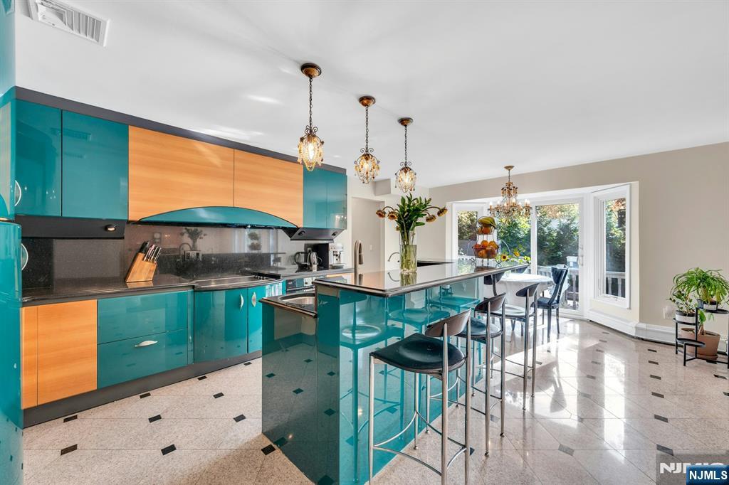 565 Faletti Way