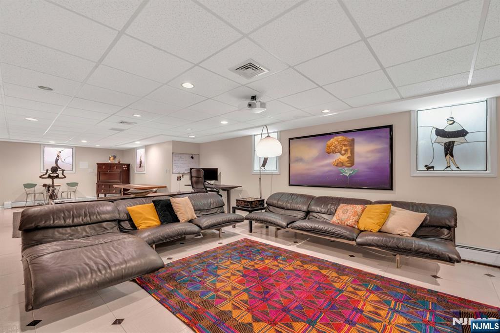 565 Faletti Way