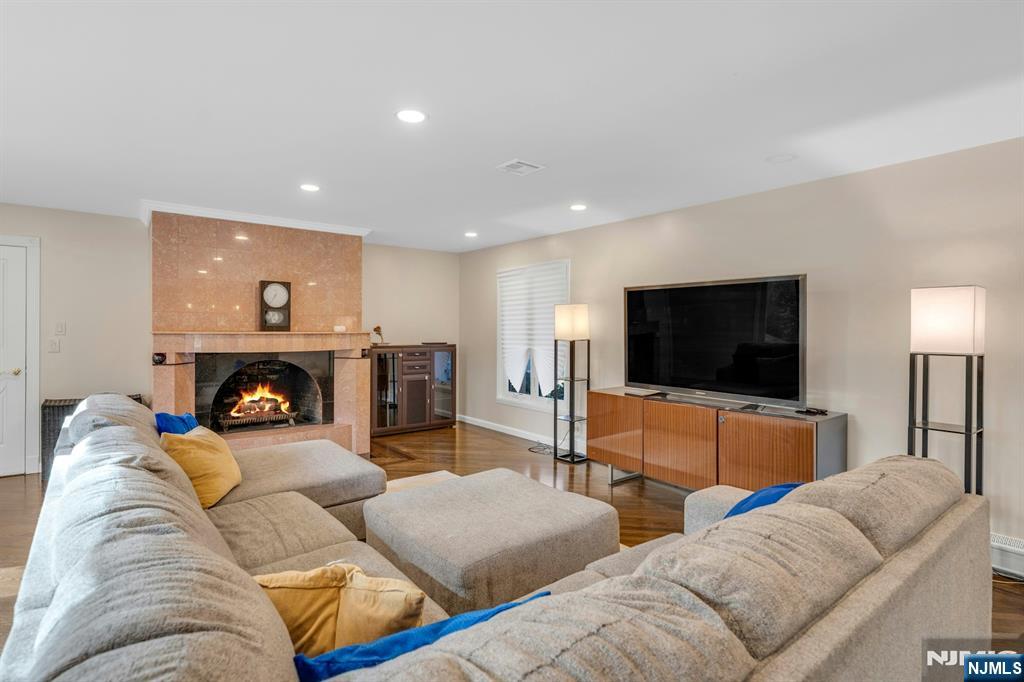 565 Faletti Way