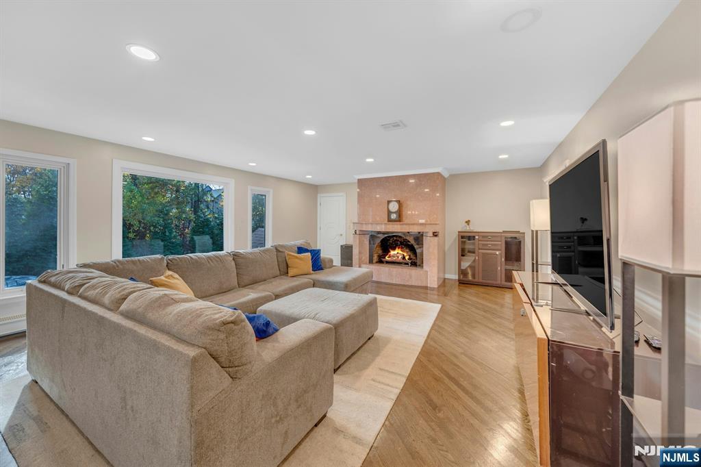 565 Faletti Way