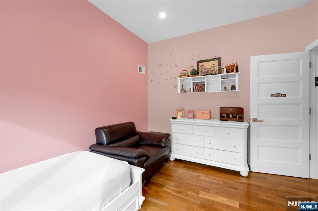 807 Edgewood Lane B