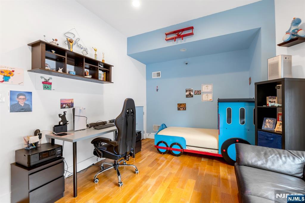 807 Edgewood Lane B