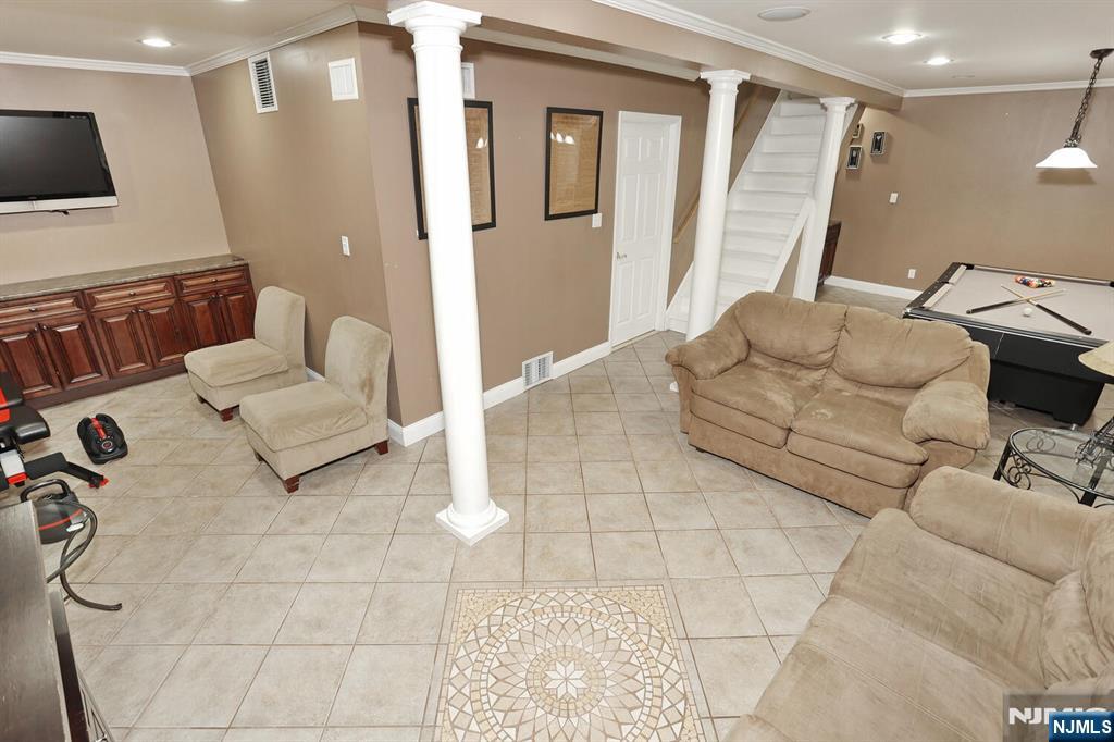 82 Bromley Place