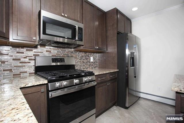 611 Kingsland Avenue