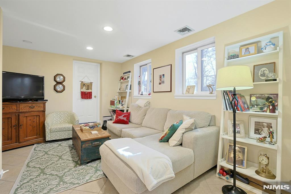 301 W CRESCENT Avenue