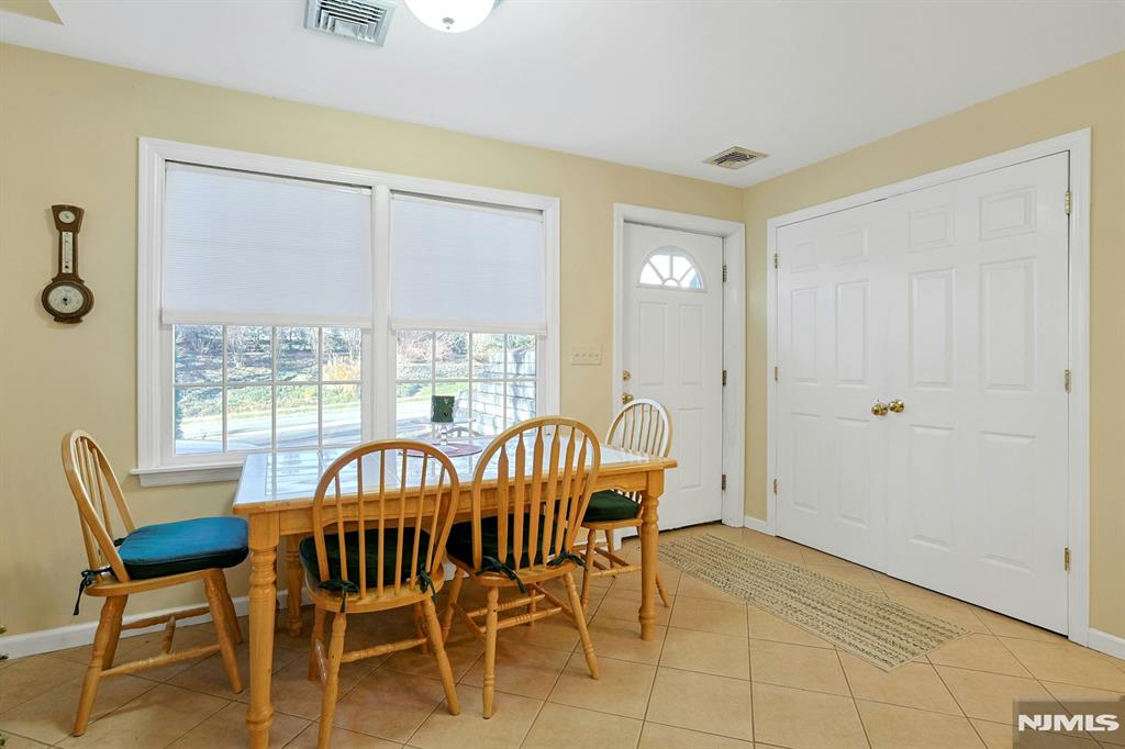 301 W CRESCENT Avenue