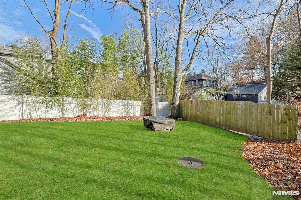 301 W CRESCENT Avenue