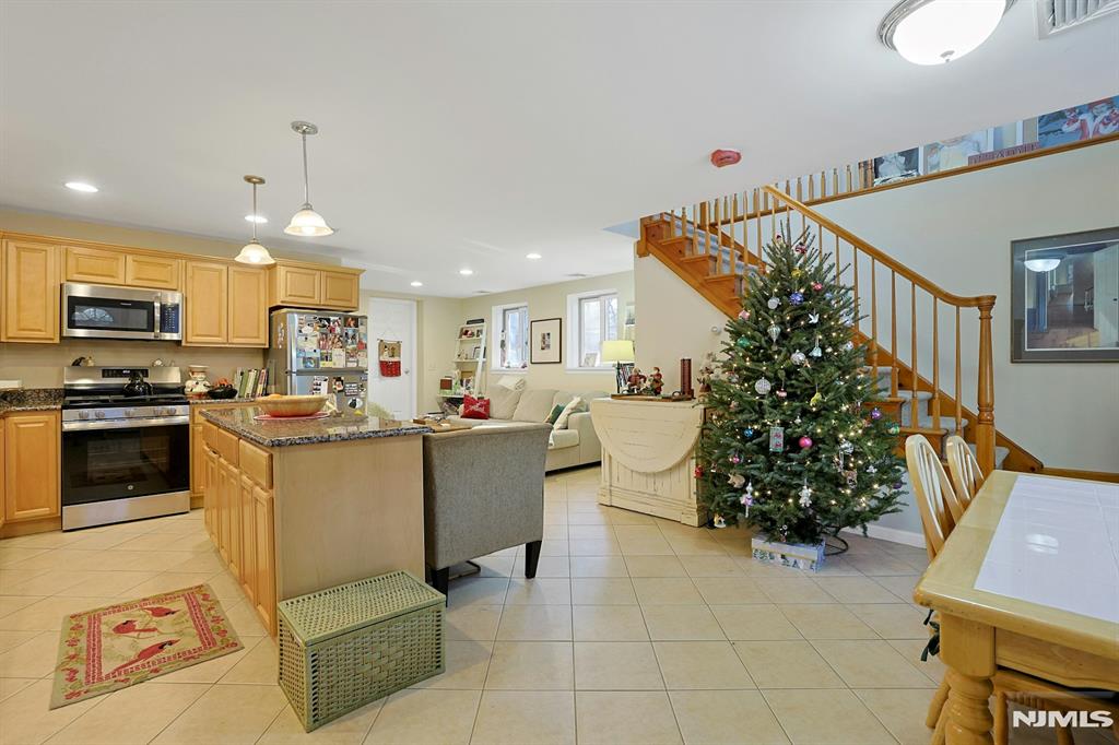 301 W CRESCENT Avenue