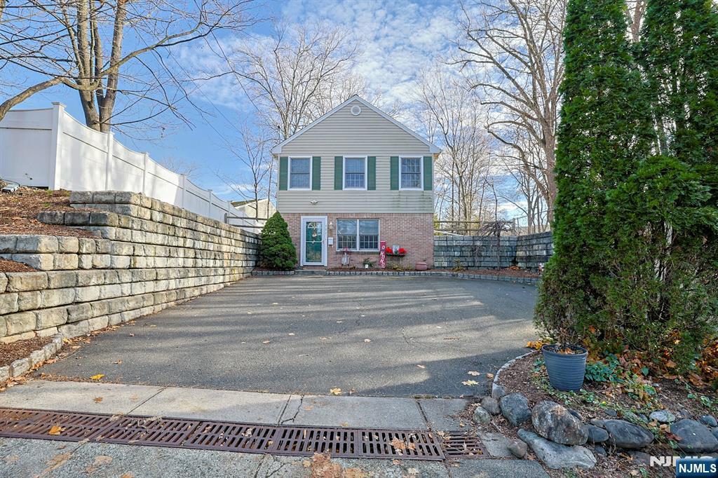 301 W CRESCENT Avenue