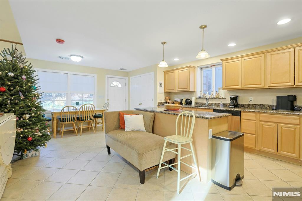 301 W CRESCENT Avenue