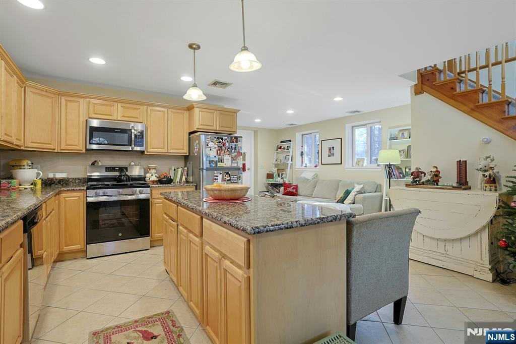 301 W CRESCENT Avenue
