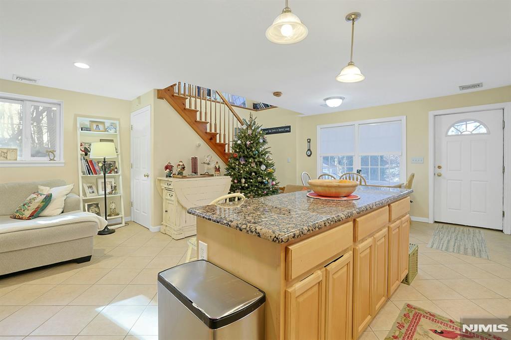 301 W CRESCENT Avenue