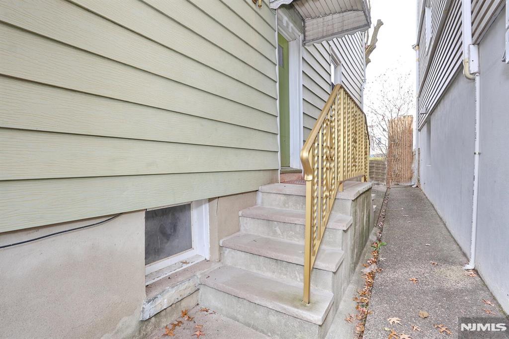 105 Summit Avenue 1
