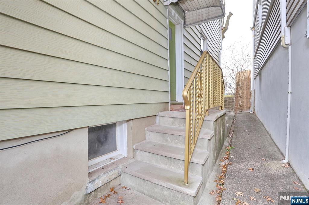 105 Summit Avenue 1
