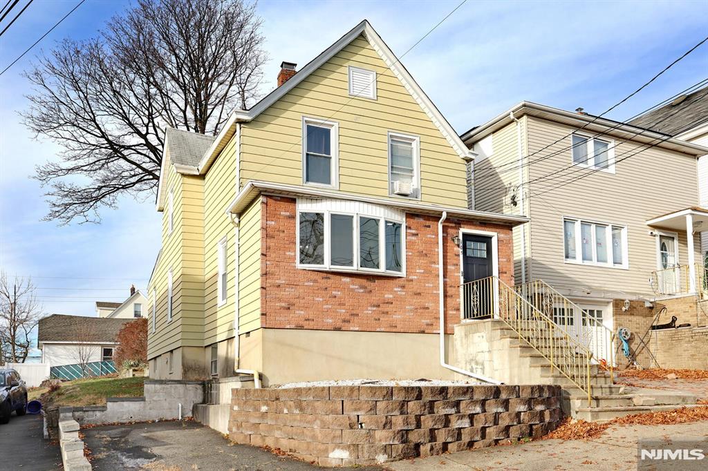 105 Summit Avenue 1