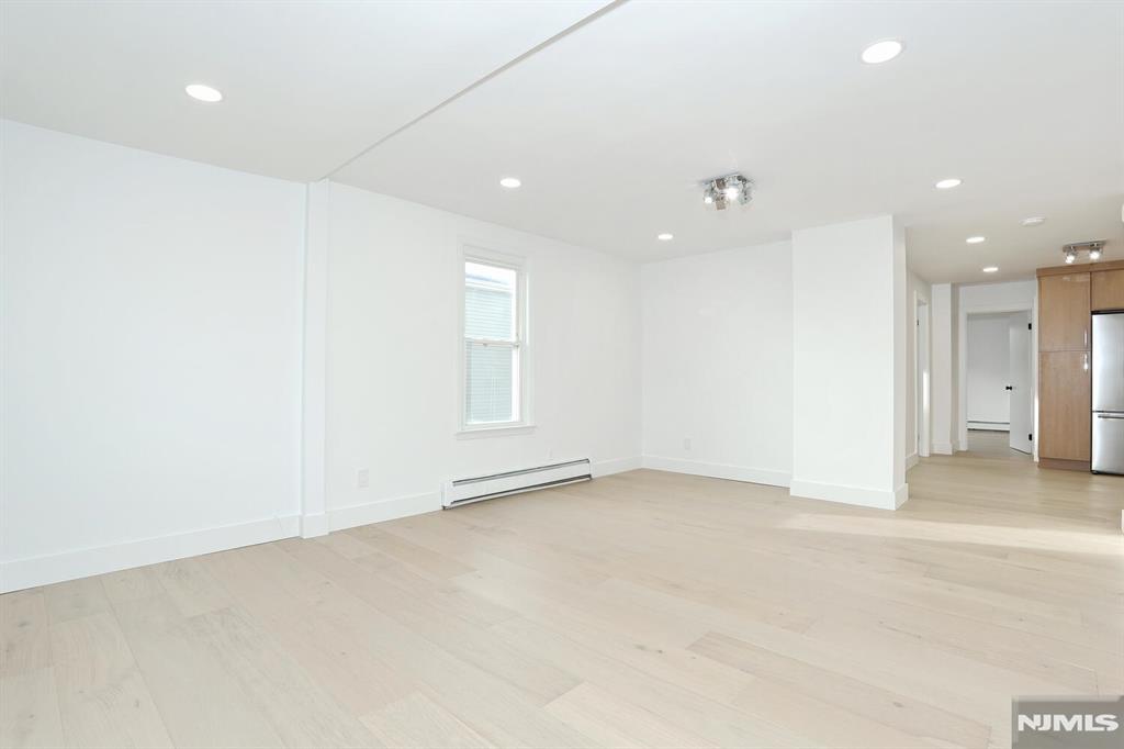 105 Summit Avenue 1