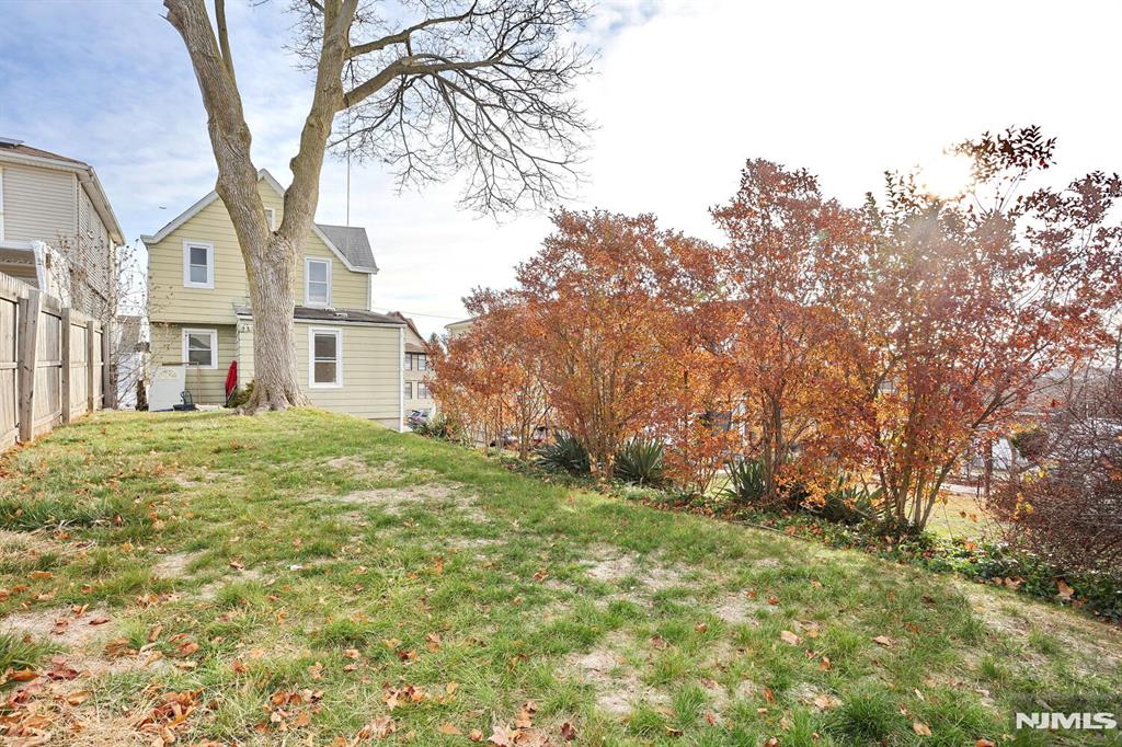 105 Summit Avenue 1