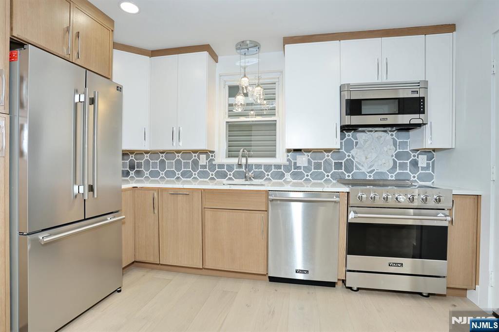 105 Summit Avenue 1