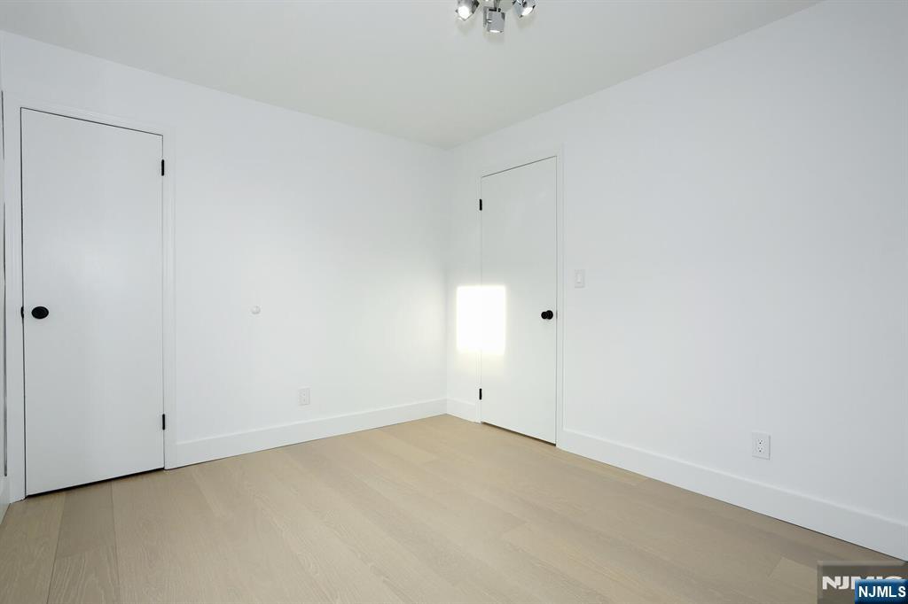 105 Summit Avenue 1