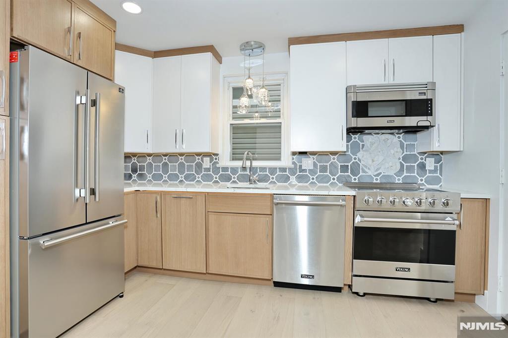 105 Summit Avenue 1
