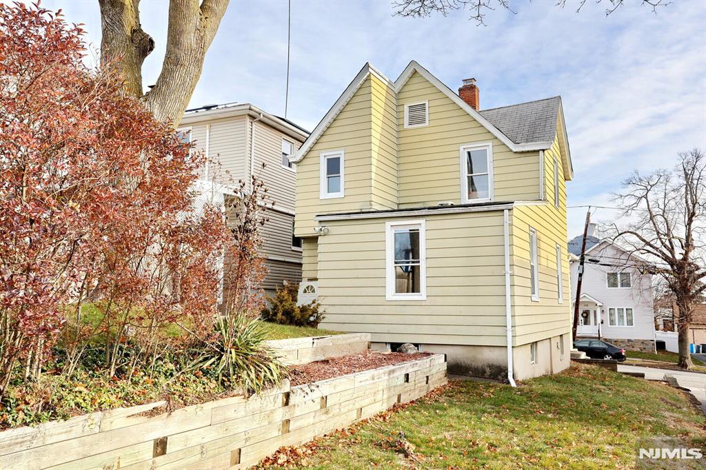 105 Summit Avenue 1