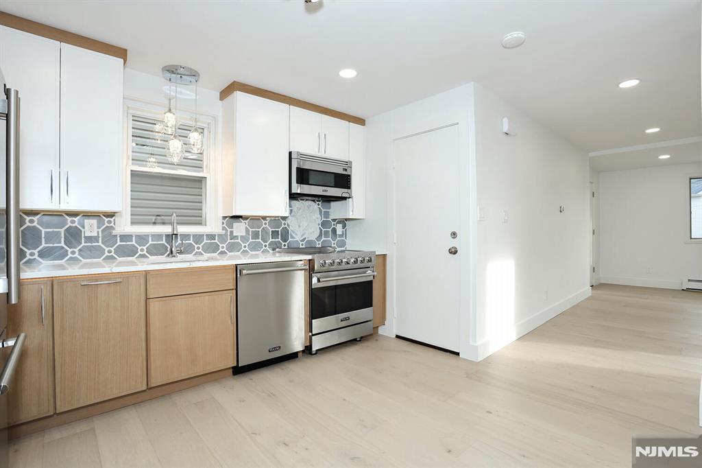 105 Summit Avenue 1
