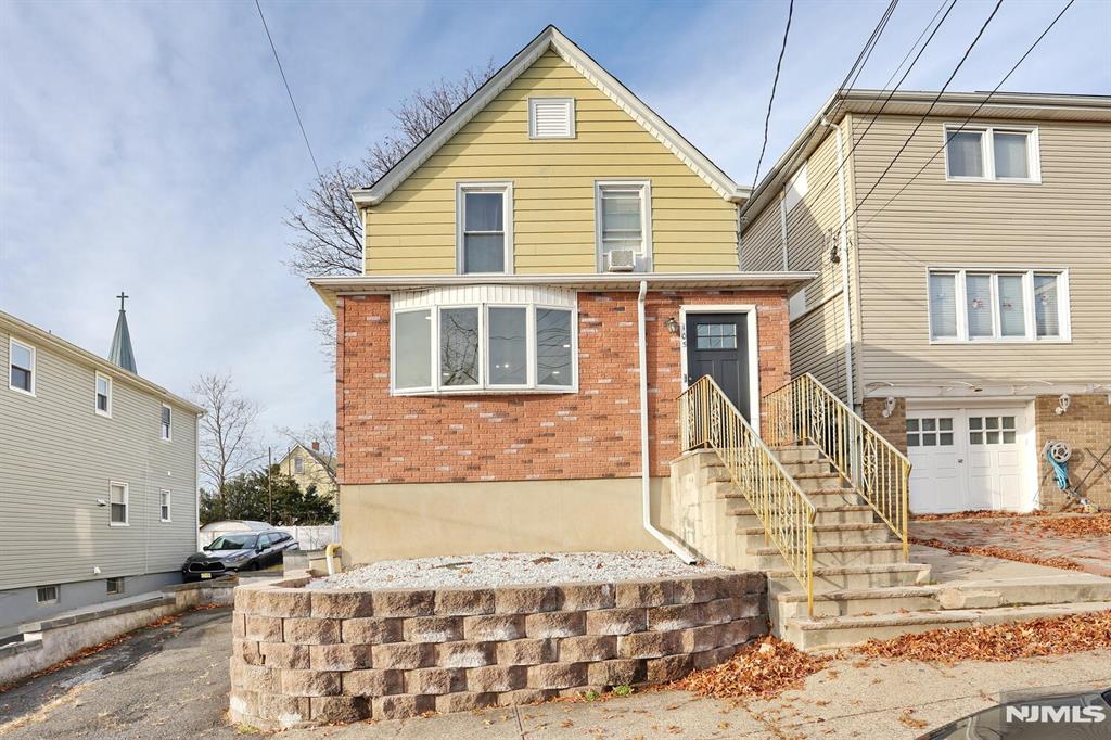 105 Summit Avenue 1