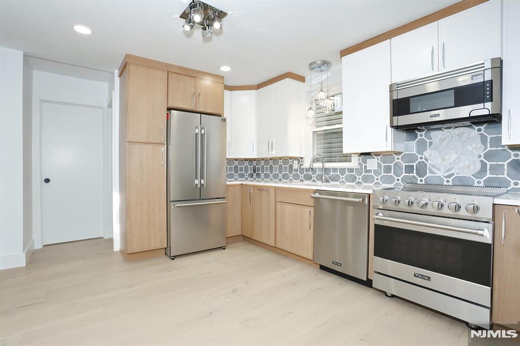 105 Summit Avenue 1