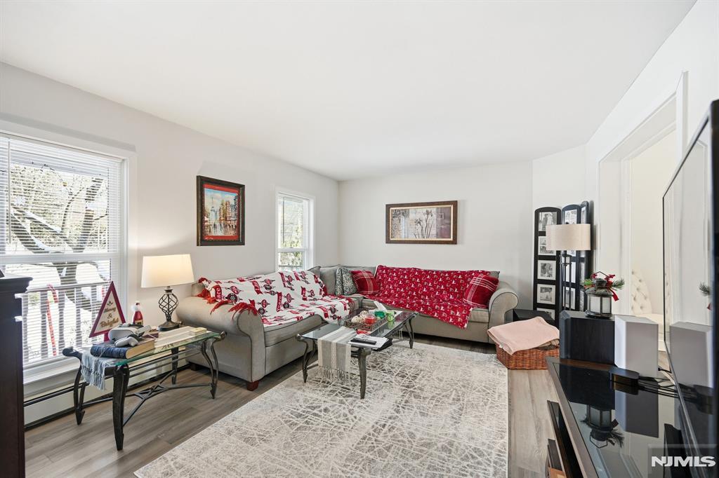 27 Saddle River Road