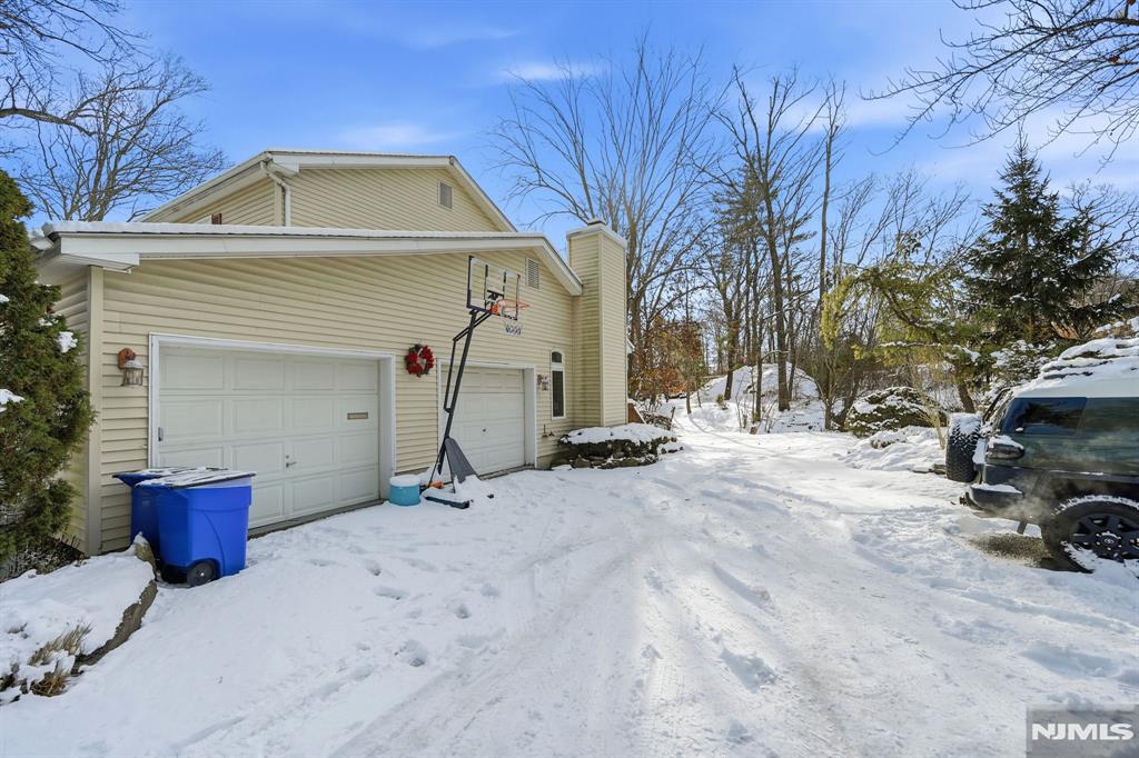 27 Saddle River Road