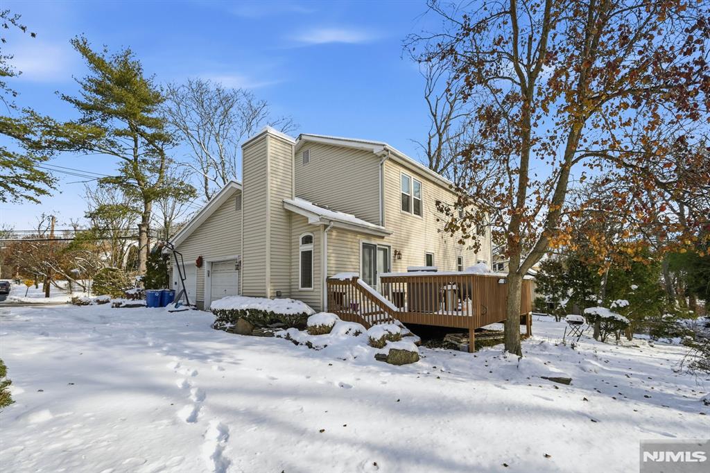 27 Saddle River Road