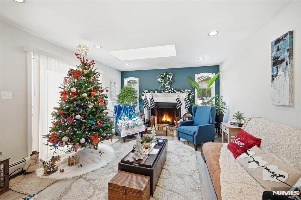 27 Saddle River Road