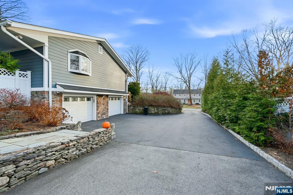 85 Oak Drive