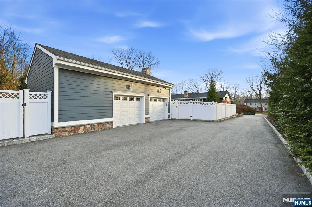 85 Oak Drive