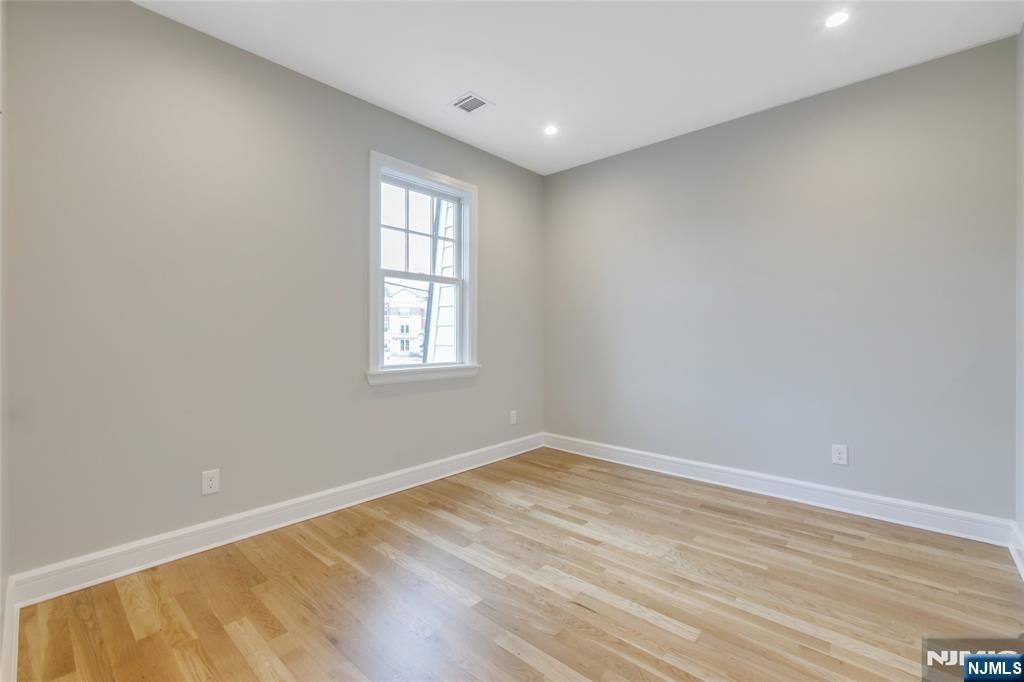 7 Hawthorne Avenue 7A