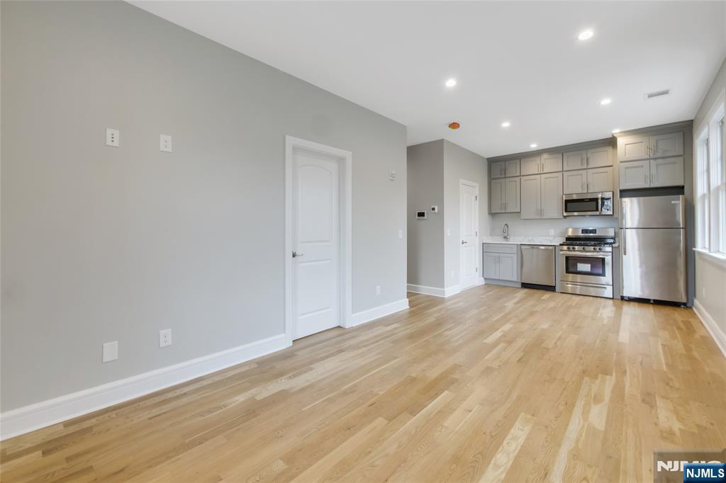 7 Hawthorne Avenue 7A