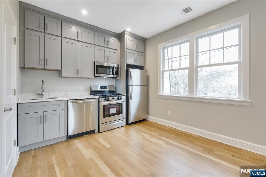 7 Hawthorne Avenue 7A