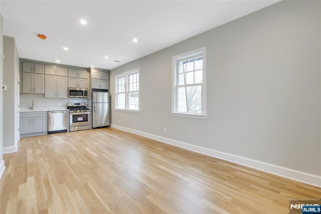 7 Hawthorne Avenue 7A