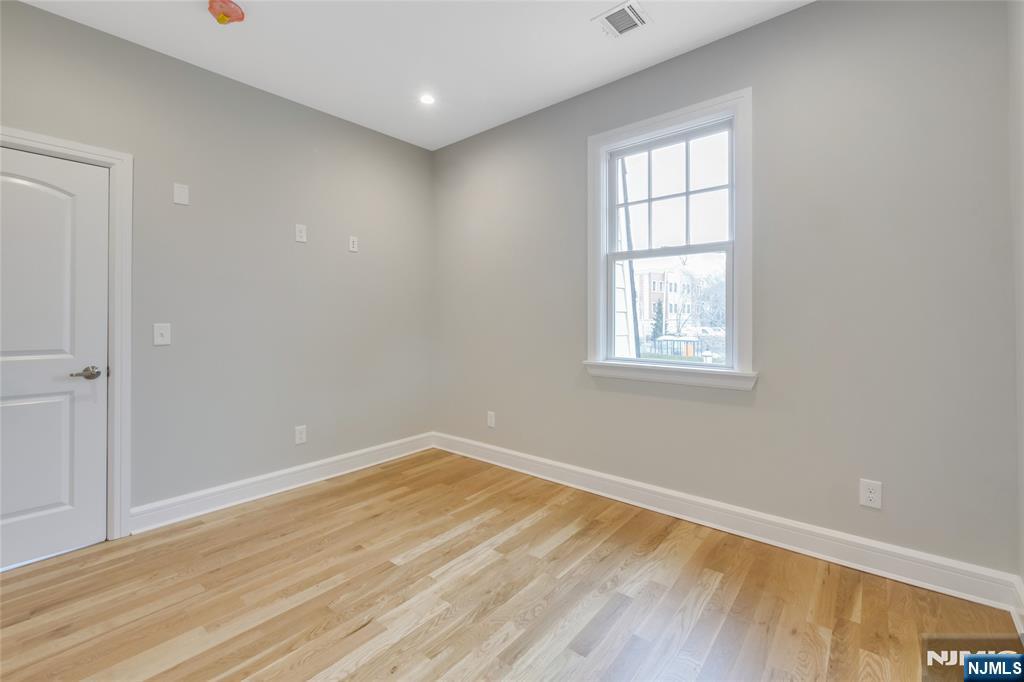 7 Hawthorne Avenue 7A