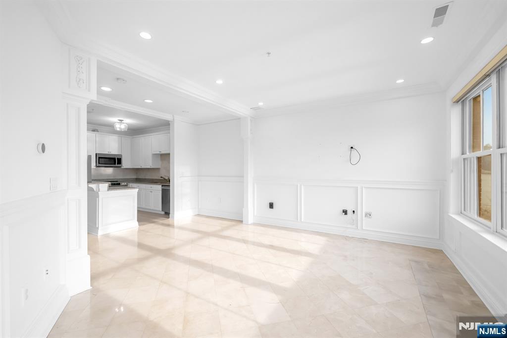 22 Ave At Port Imperial 403