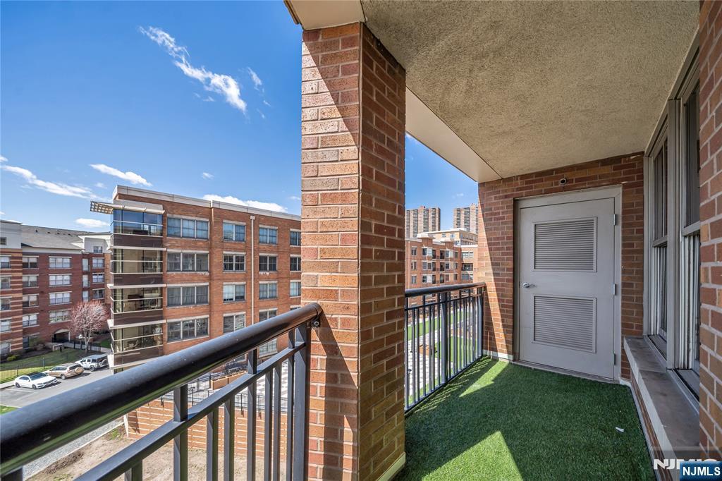 22 Ave At Port Imperial 403