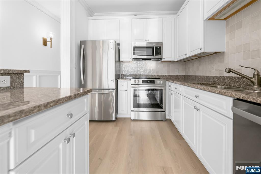 22 Ave At Port Imperial 403