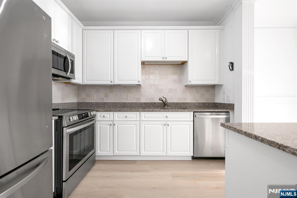 22 Ave At Port Imperial 403