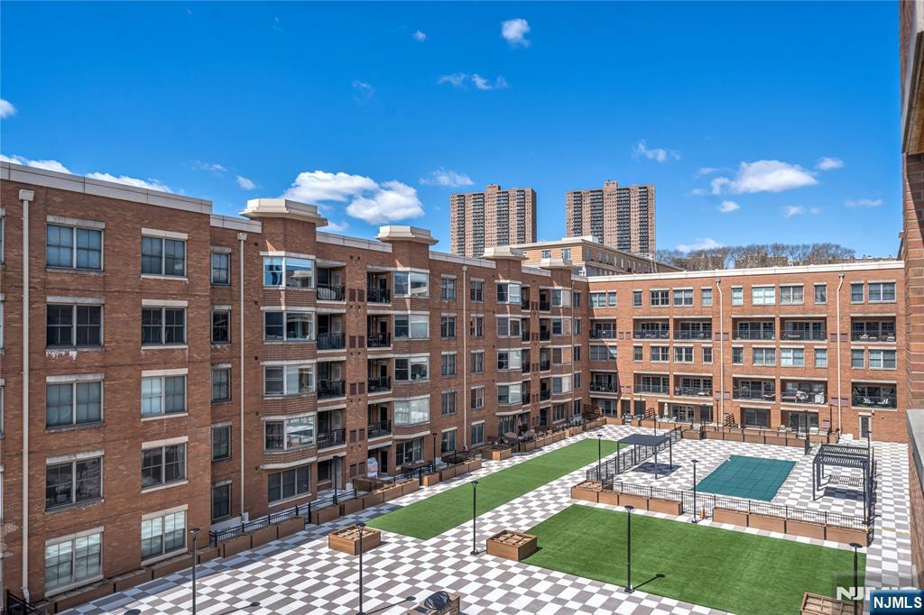 22 Ave At Port Imperial 403