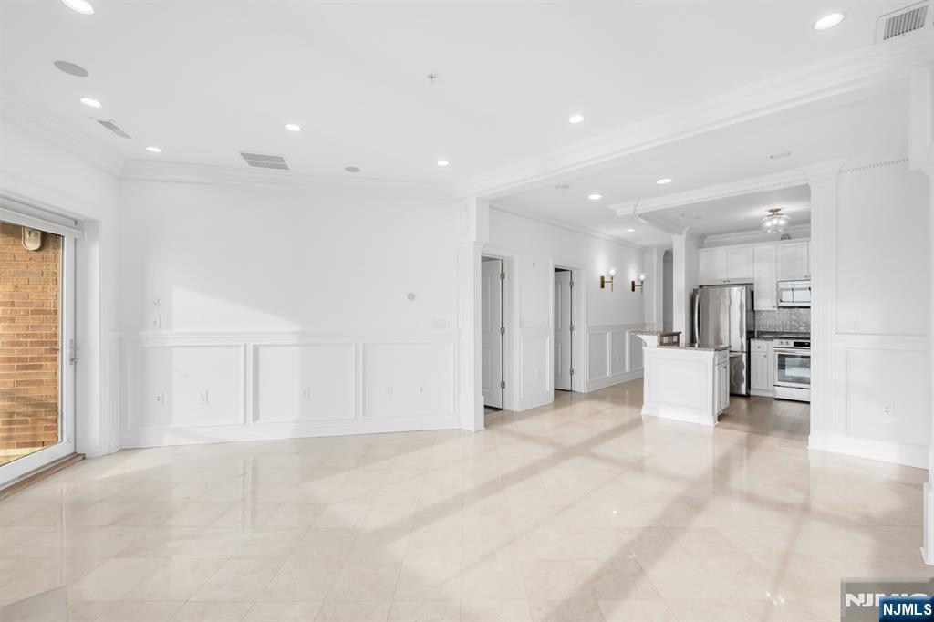 22 Ave At Port Imperial 403