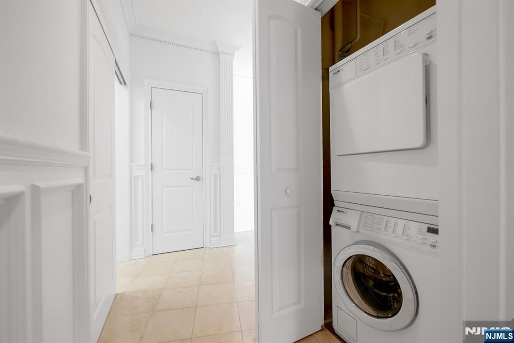 22 Ave At Port Imperial 403