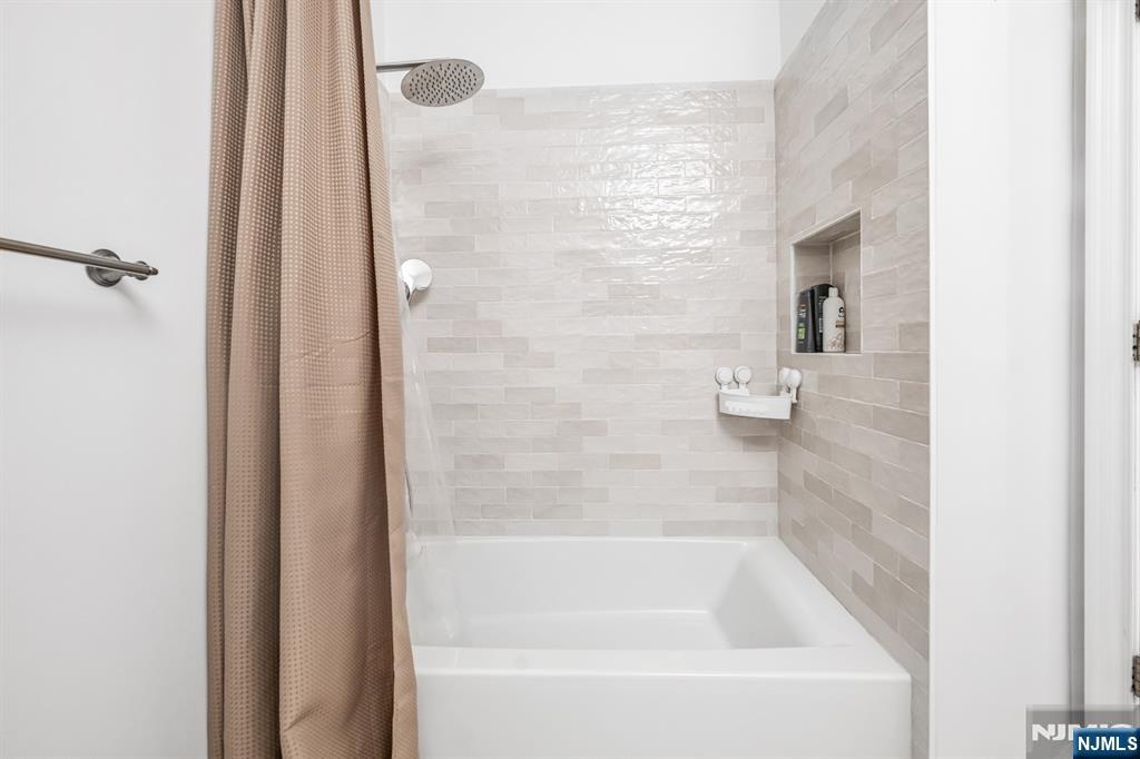 22 Ave At Port Imperial 403