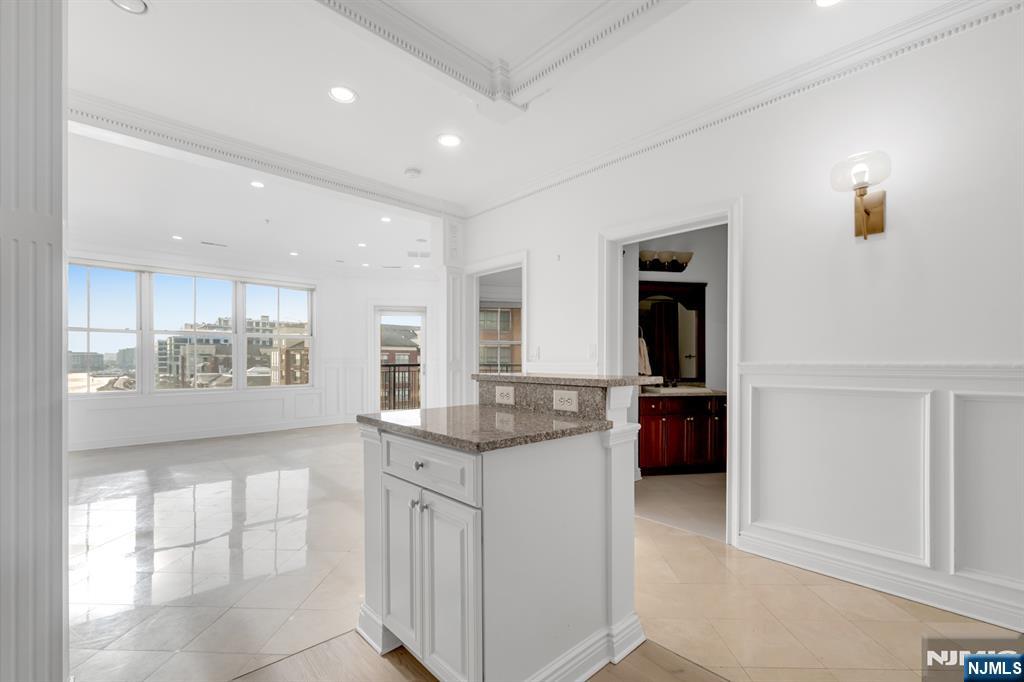 22 Ave At Port Imperial 403